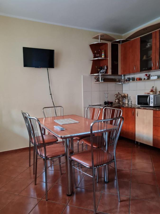 Vila Vladut Zarnesti Luaran gambar