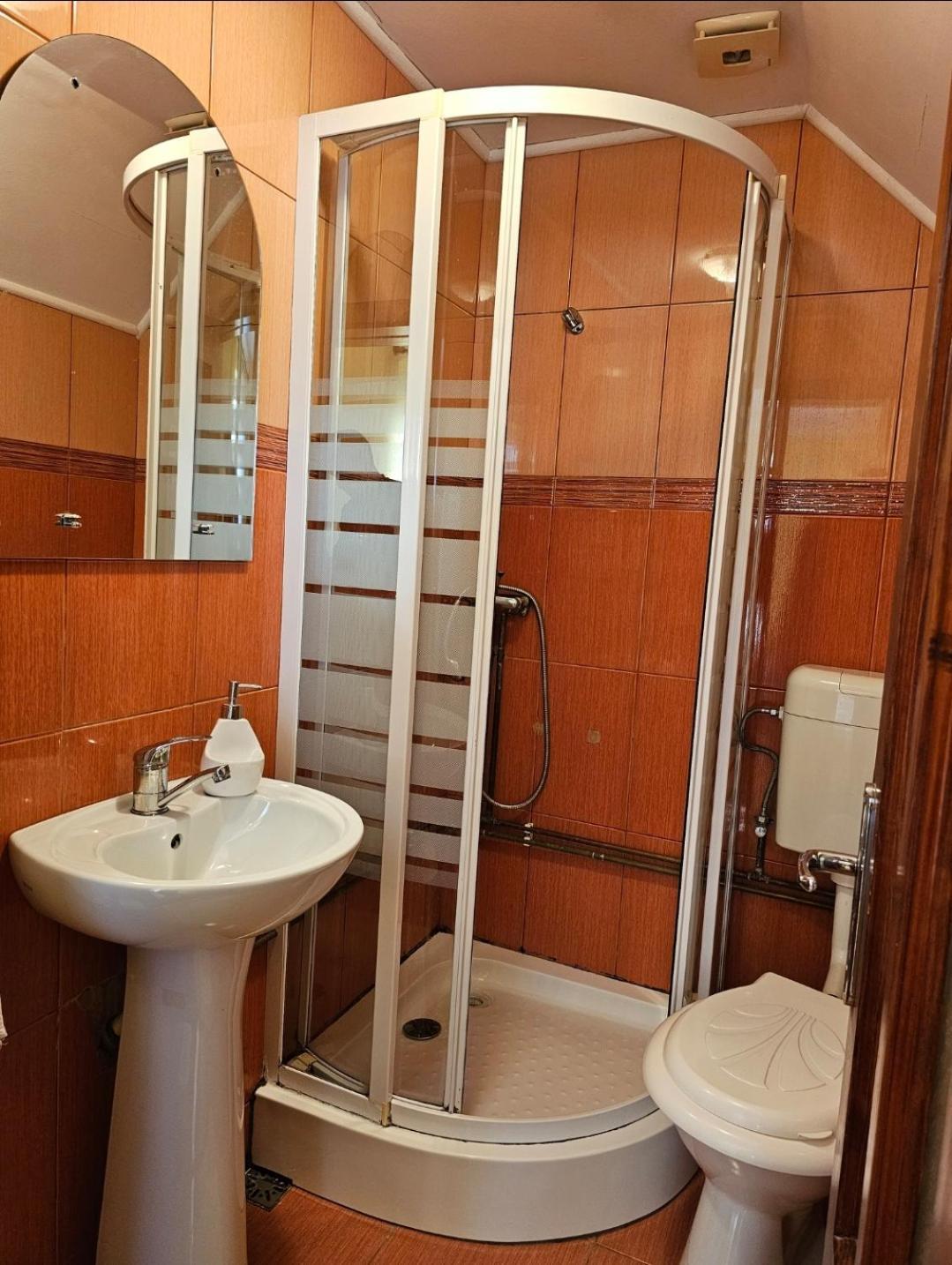 Vila Vladut Zarnesti Luaran gambar
